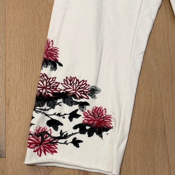 Lucky Brand White Women’s Cropped Pants with Pink & Black Floral Pattern size M - Picture 4 of 11